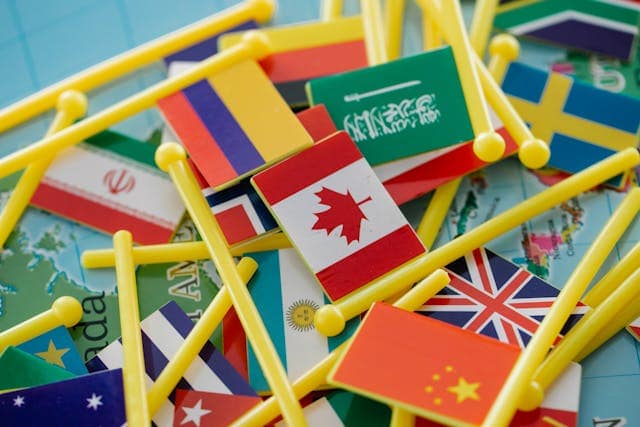 Internationale Studenten Flaggen Deutschkurs Schweiz Zúrich: Globale Vielfalt A1-C2 Ausländer Deutsch lernen